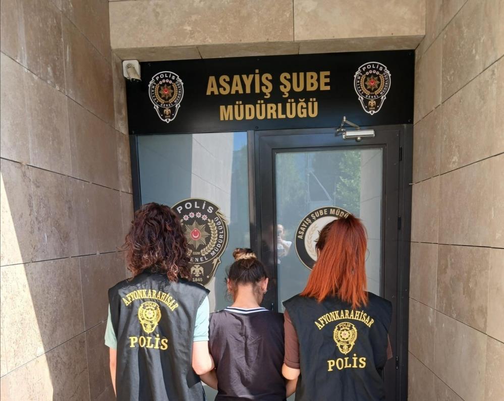 1 YIL 8 AY HAPİS CEZASI İLE ARANIYORDU