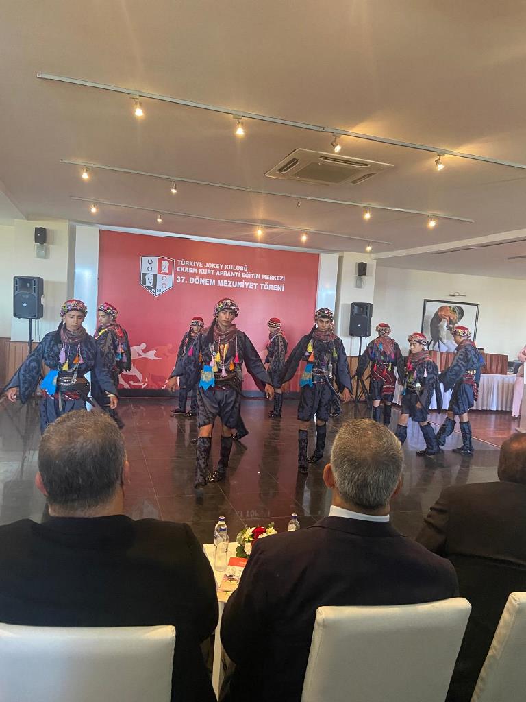 AFYONLU JOKEY YAŞAR ATCI EKREM KURT APRANTİ OKULU'NUN MEZUNİYET TÖRENİNE KATILDI