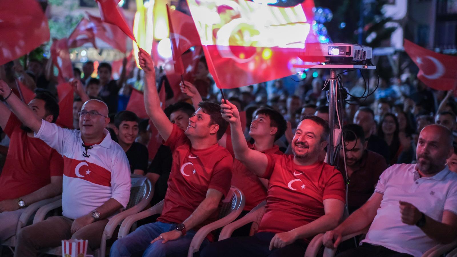 Zafer Gecesi Sandıklı'da Coşkuyla Kutlandı