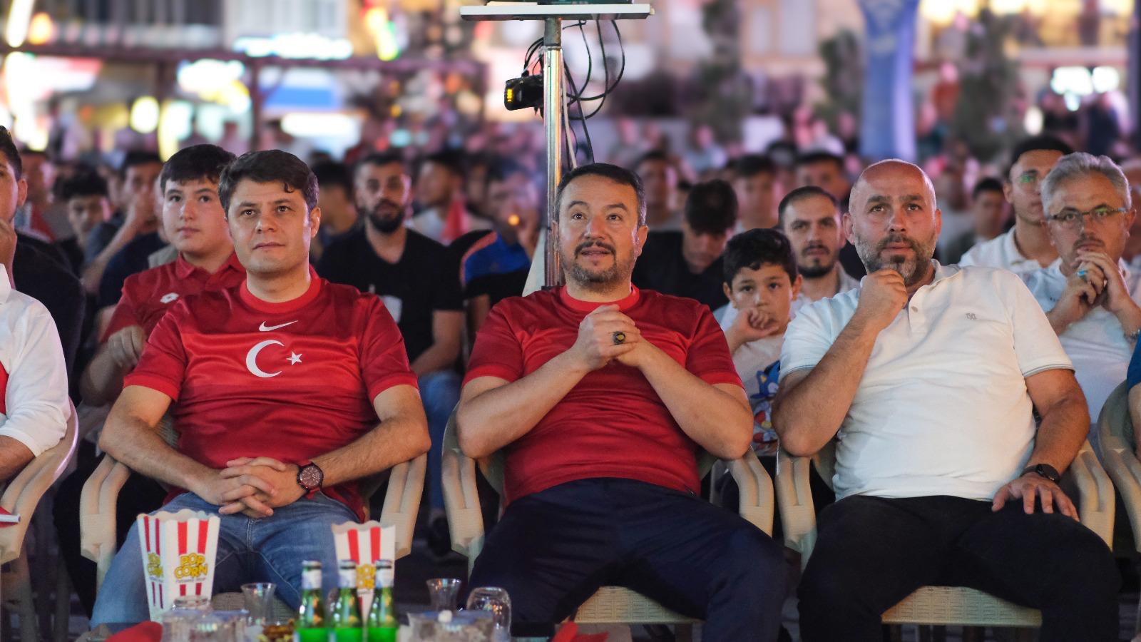 Zafer Gecesi Sandıklı'da Coşkuyla Kutlandı