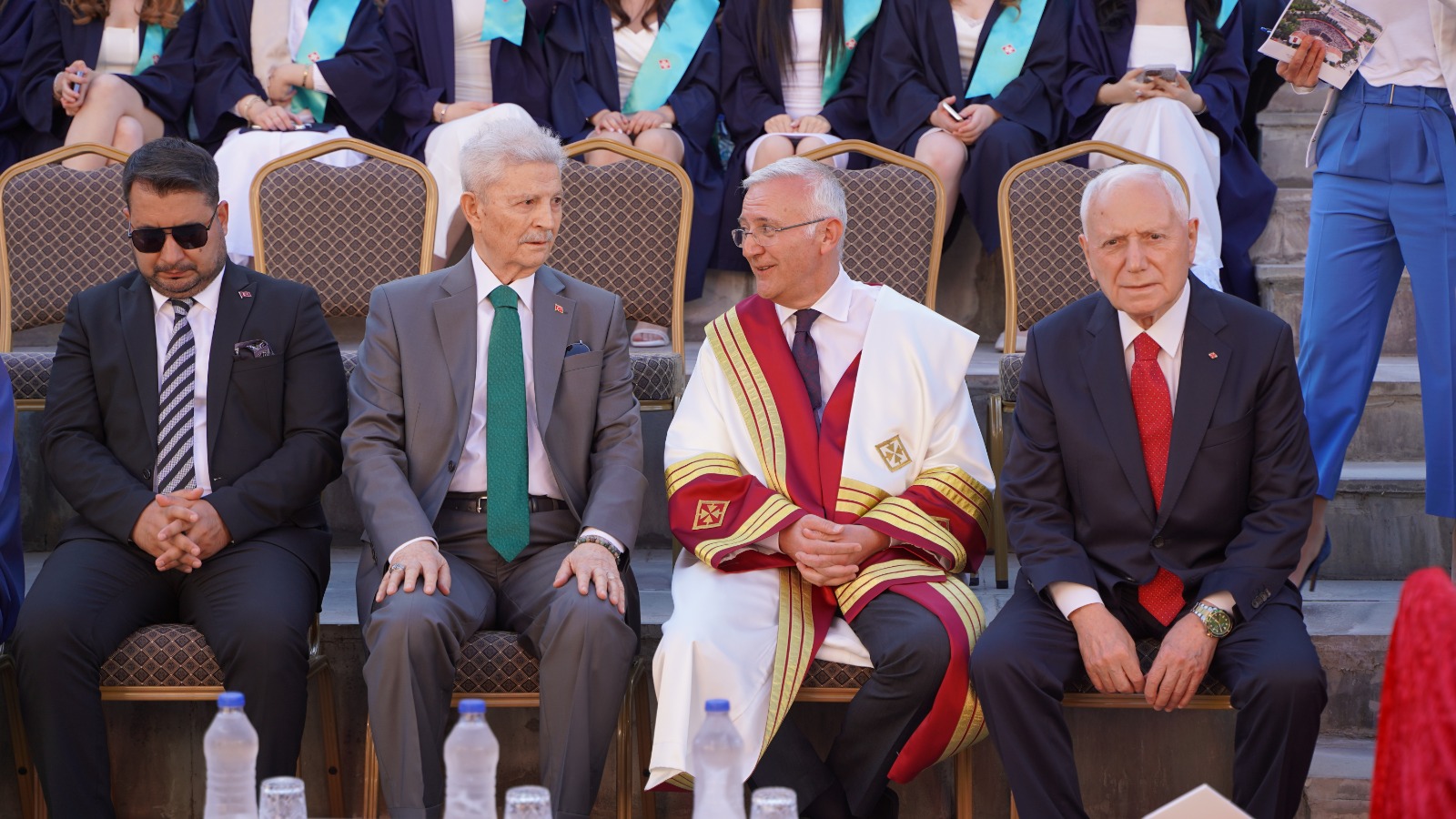 Rektör Haberal'dan Eski Bakan Attila'ya Övgü