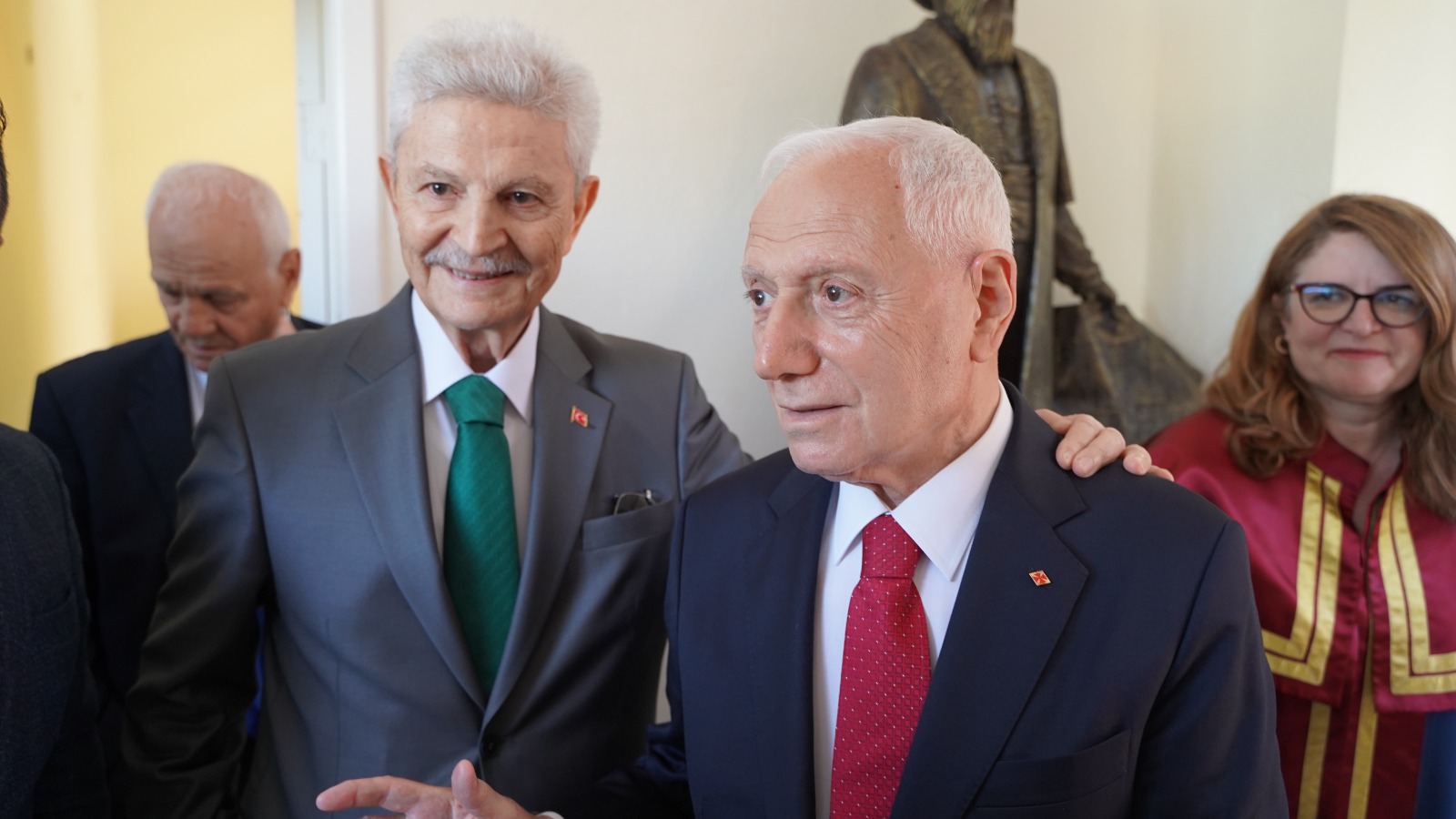 Rektör Haberal'dan Eski Bakan Attila'ya Övgü