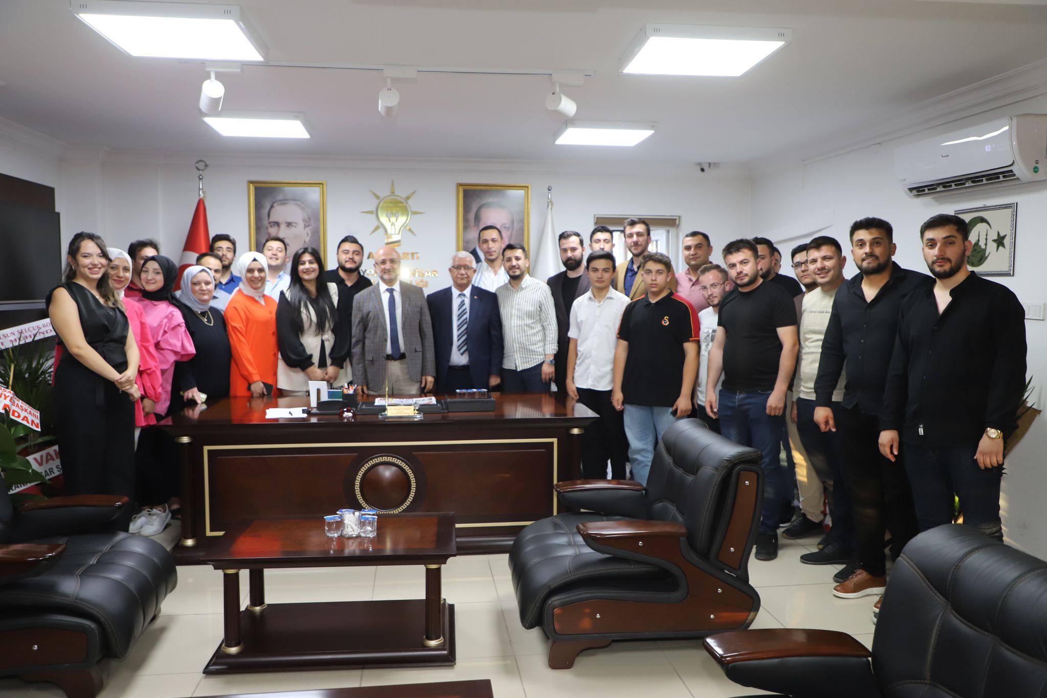 AK Gençlikten Başkan Şahin'e Tam Destek