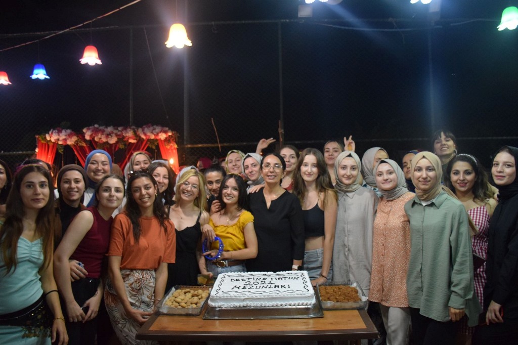 MEZUNİYET KINA GECESİ COŞKUYLA KUTLANDI