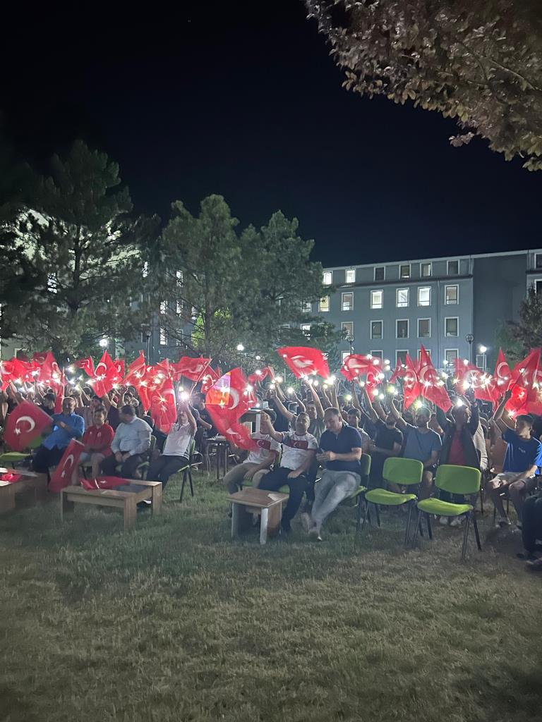 KYK'DA MİLLİ MAÇ HEYECANI DORUKTAYDI