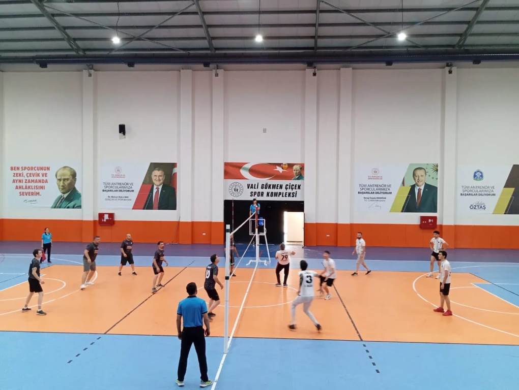 VOLEYBOL TURNUVASI SANDIKLI'DA BAŞLADI