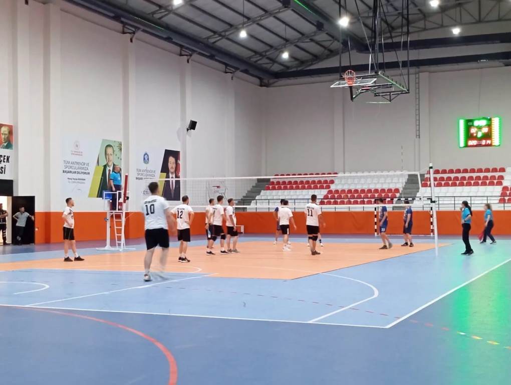 VOLEYBOL TURNUVASI SANDIKLI'DA BAŞLADI