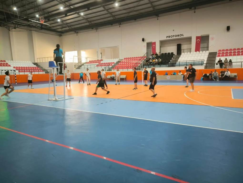 VOLEYBOL TURNUVASI SANDIKLI'DA BAŞLADI