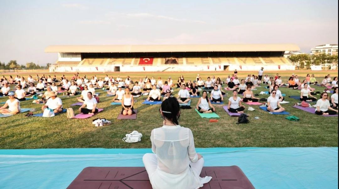 YOGA GÜNÜNÜ HEP KUTLAMAK İÇİN BİR ARAYA GELDİLER