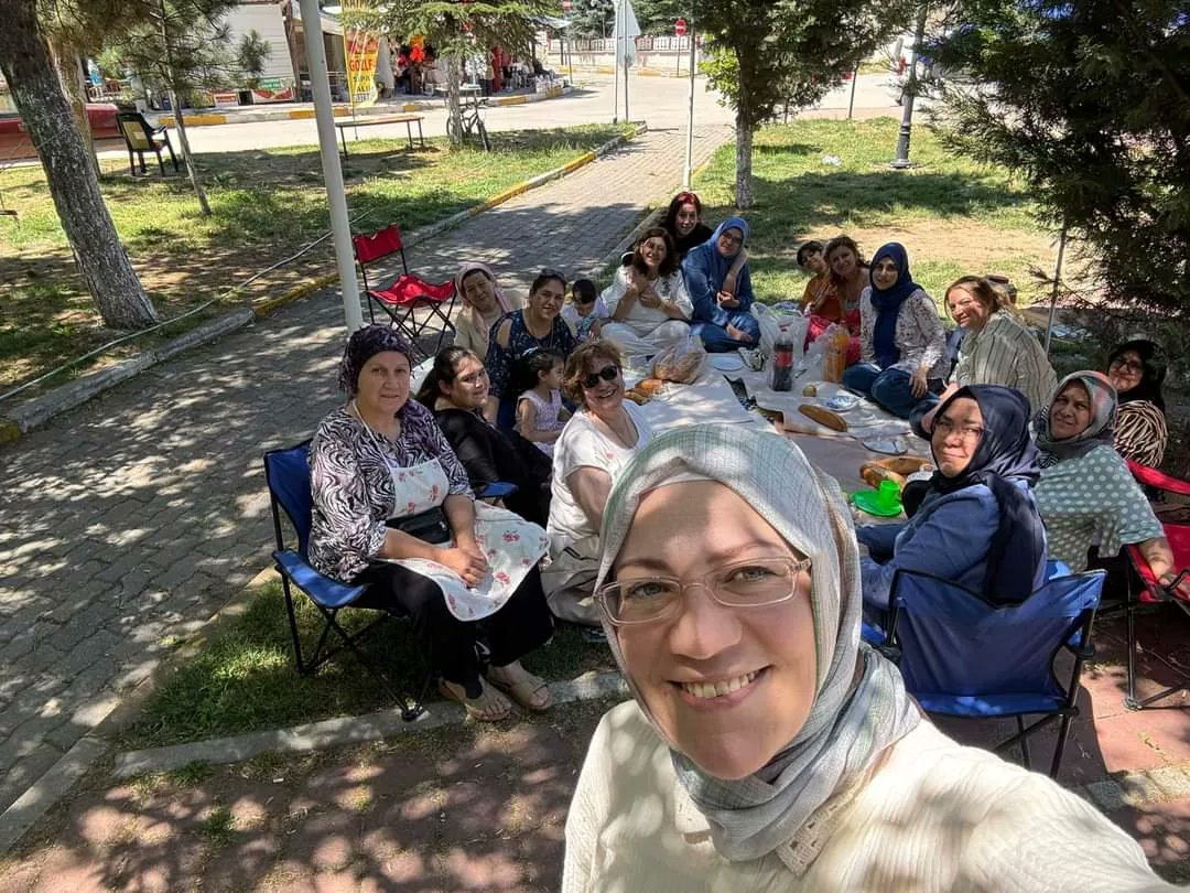 Sandıklı Kültür Evi Üyeleri Kaplıcada Piknik Düzenledi
