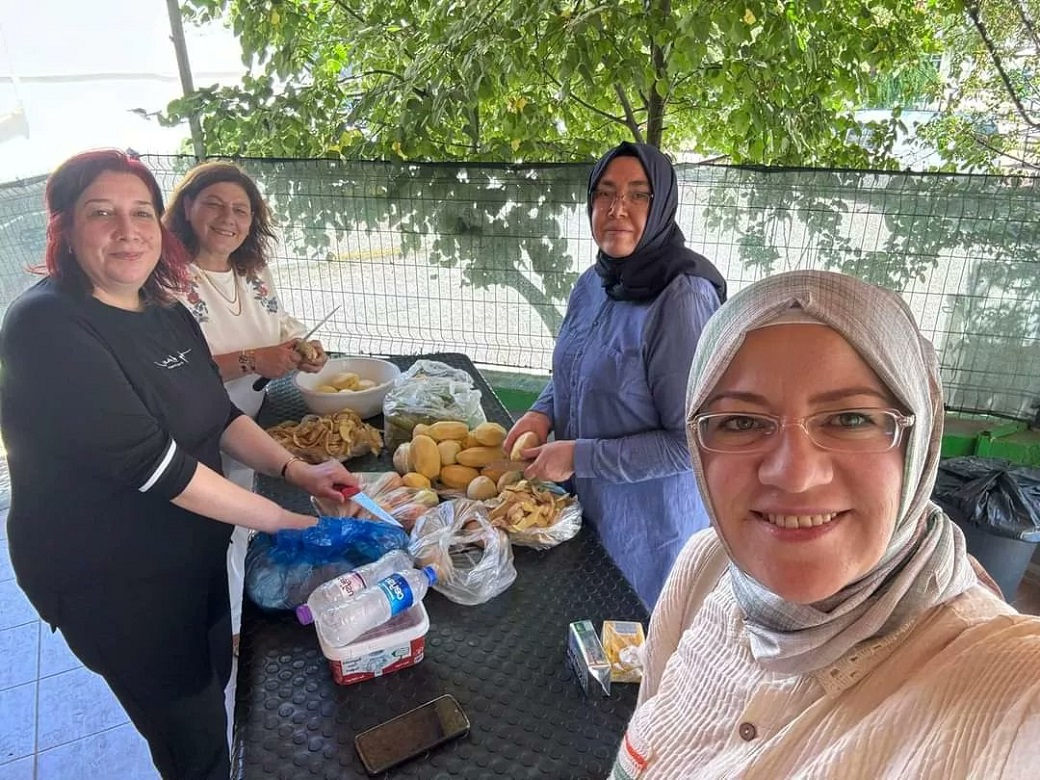 Sandıklı Kültür Evi Üyeleri Kaplıcada Piknik Düzenledi