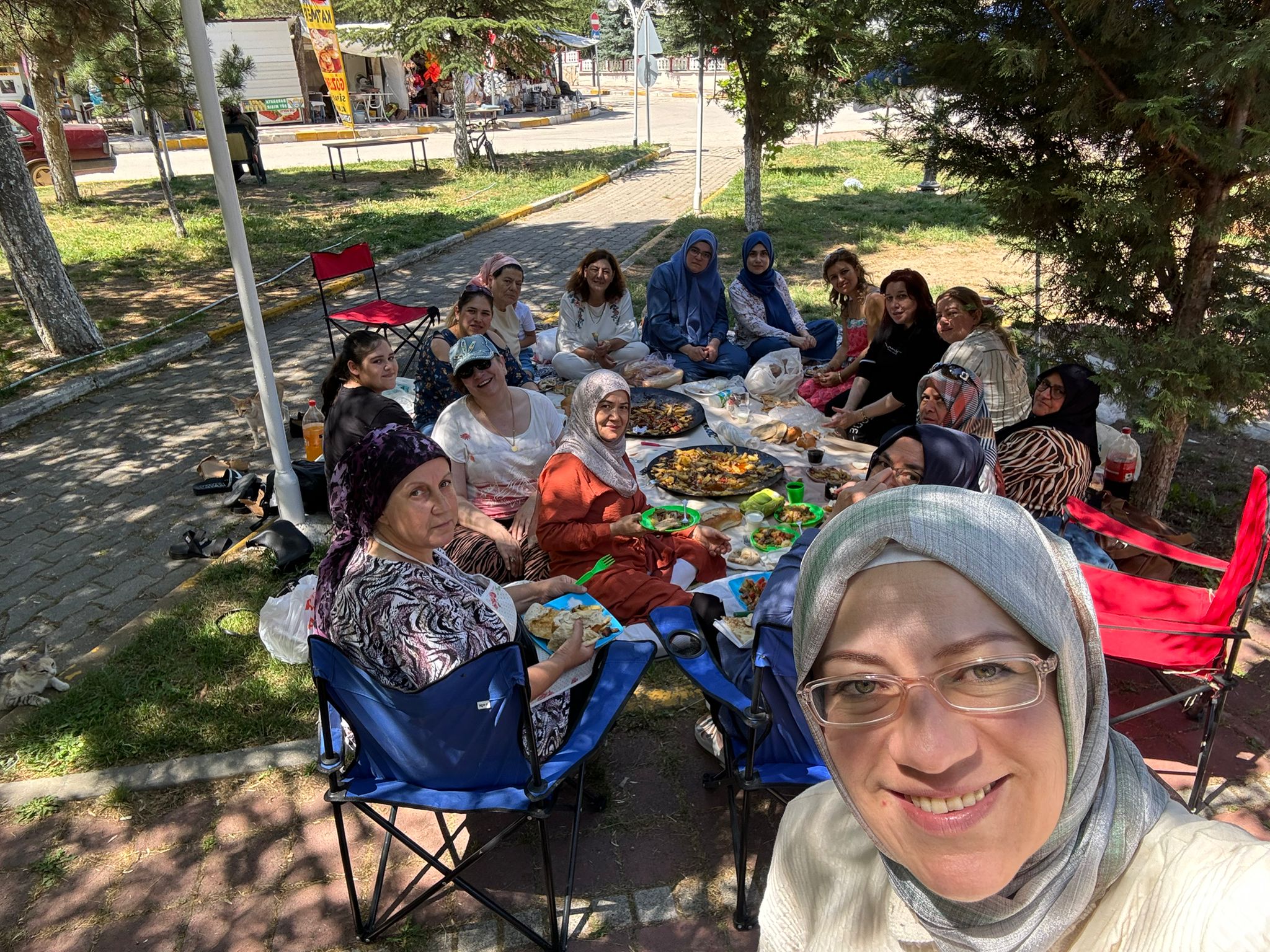 Sandıklı Kültür Evi Üyeleri Kaplıcada Piknik Düzenledi