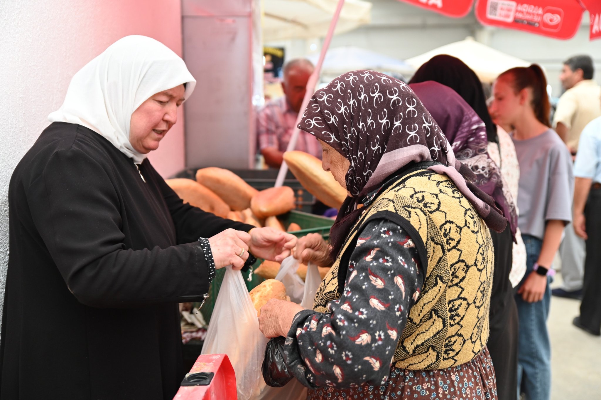 Emirdağ’da Halk Ekmeğe Büyük ilgi Görüyor