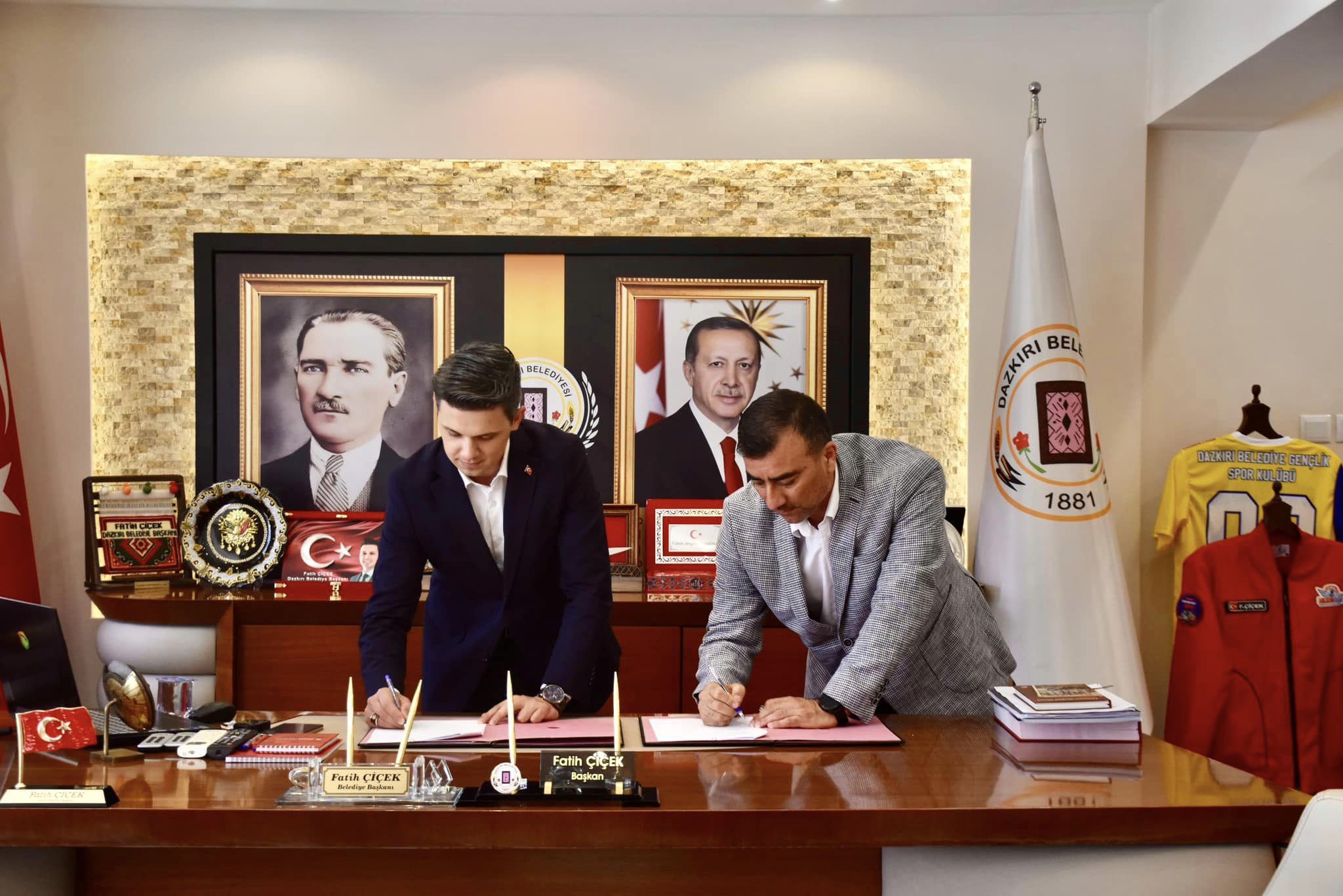 Genç Başkan Düğmeye Bastı İşte İmzalar Atıldı