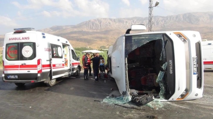 Otobüslerin Karıştığı Zincirleme Kaza: 2 Ölü, 35 Yaralı