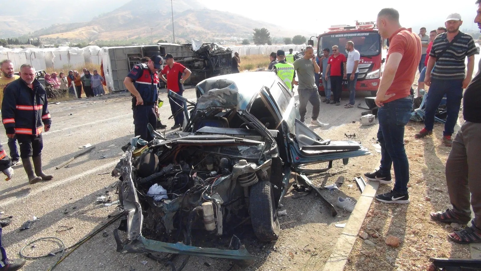 Otobüslerin Karıştığı Zincirleme Kaza: 2 Ölü, 35 Yaralı