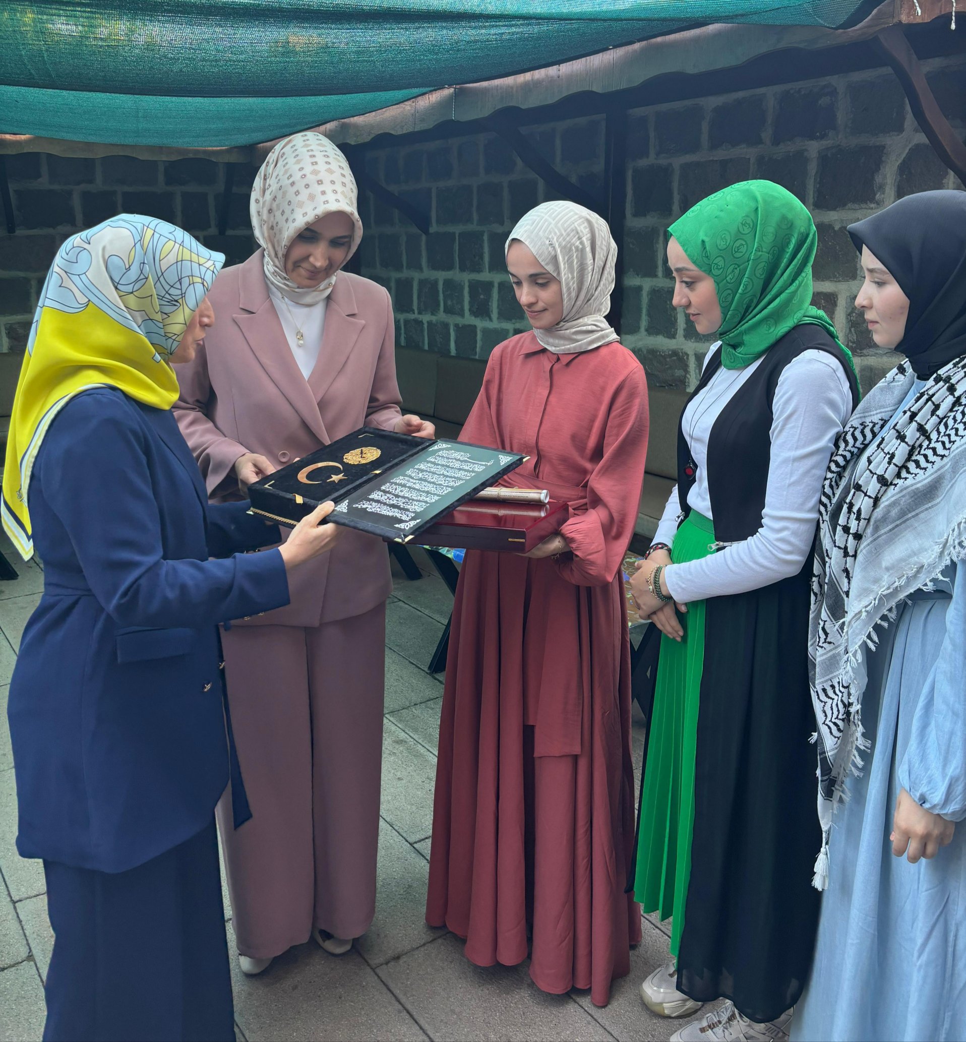 Vali Yiğitbaşı, İmam Hatip Lisesi Mezunu Öğrencilerle Buluştu