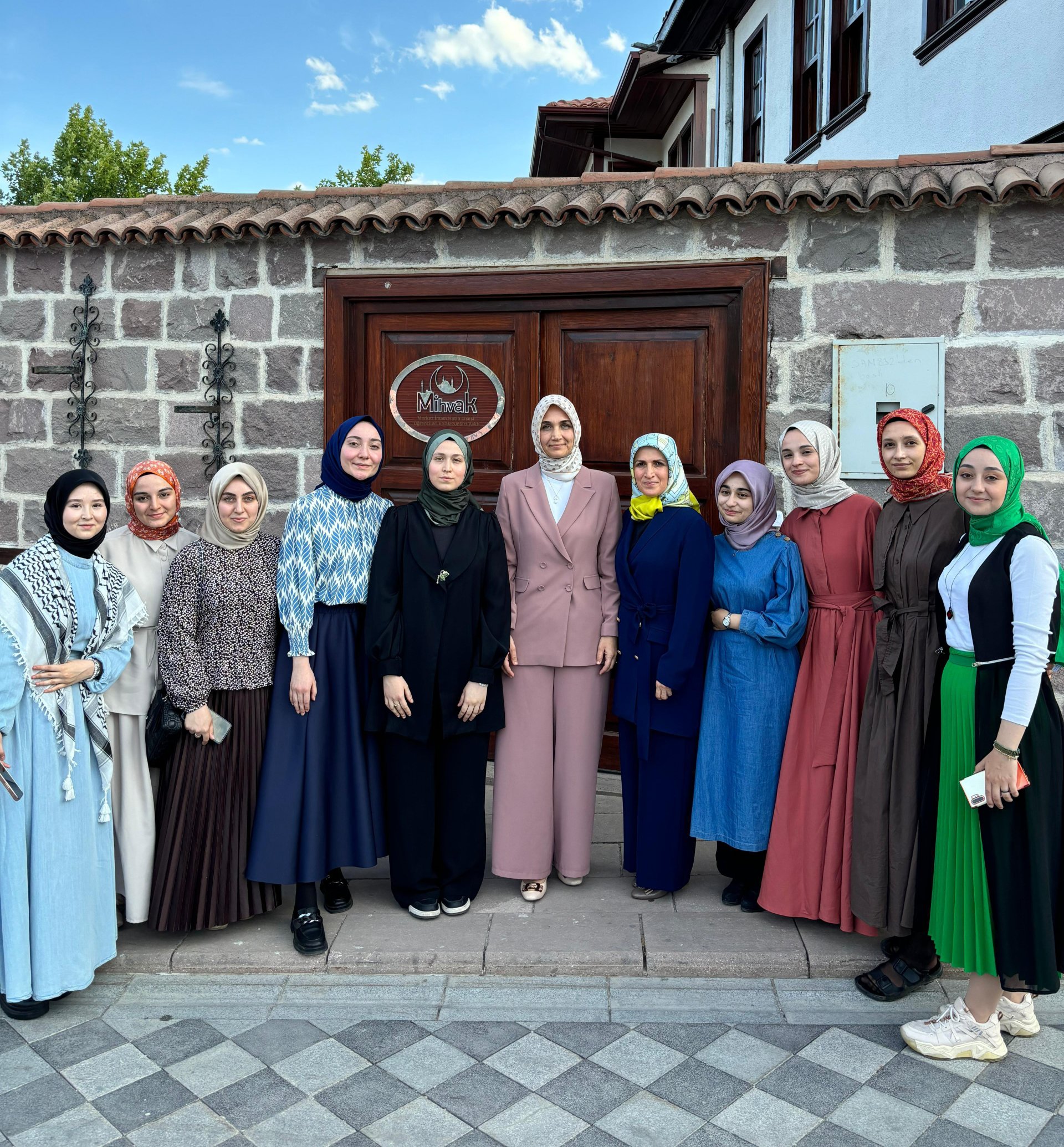 Vali Yiğitbaşı, İmam Hatip Lisesi Mezunu Öğrencilerle Buluştu