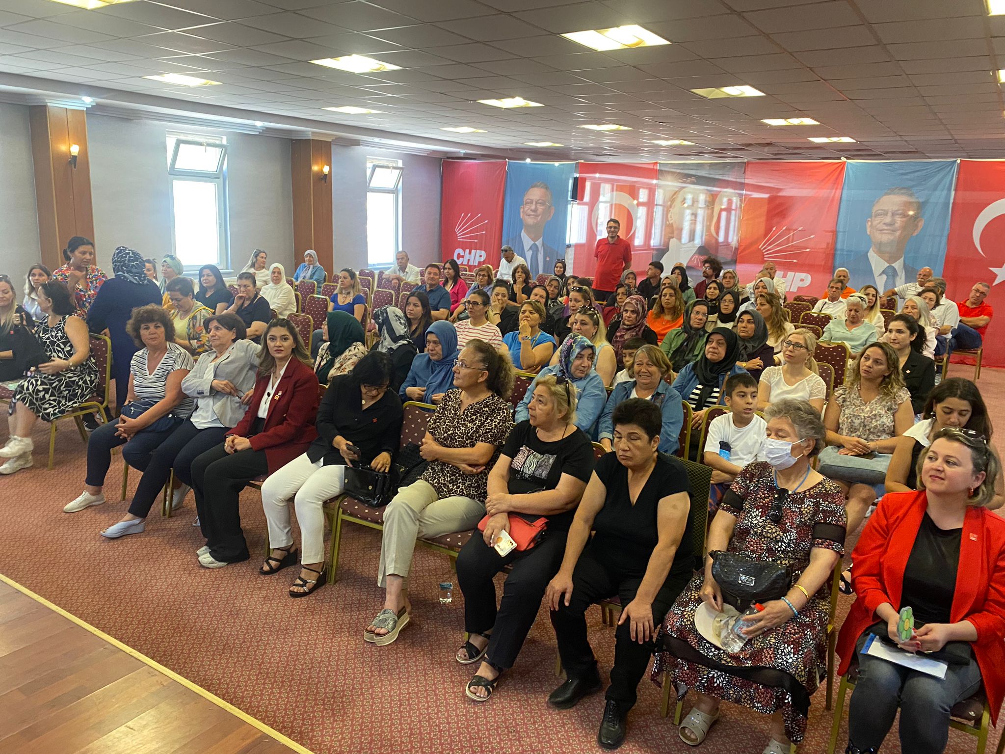 CHP Afyonkarahisar İl Kadın Kolları Kongresi Başladı:  İki aday başkanlık için yarışıyor...