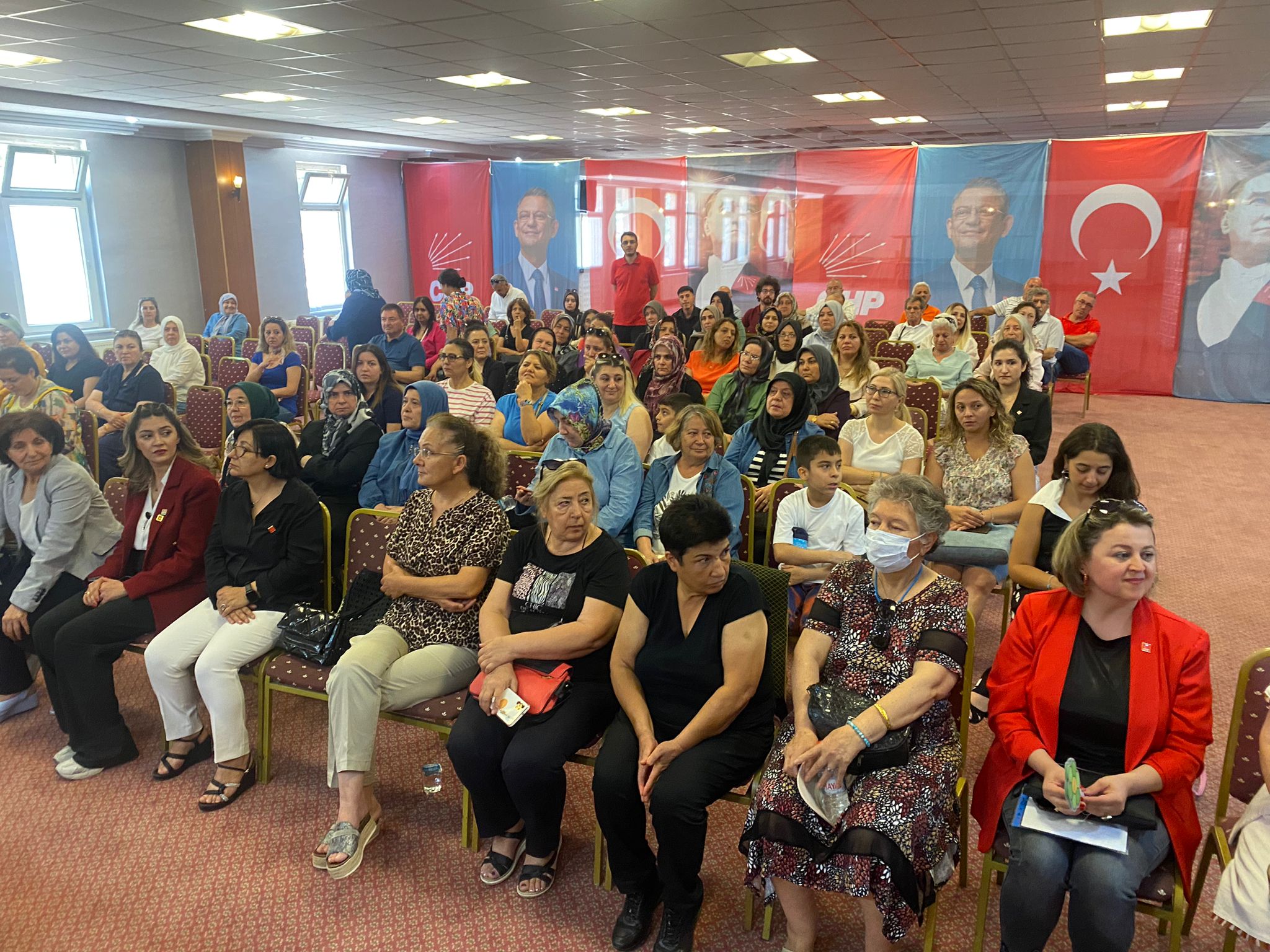 CHP Afyonkarahisar İl Kadın Kolları Kongresi Başladı:  İki aday başkanlık için yarışıyor...