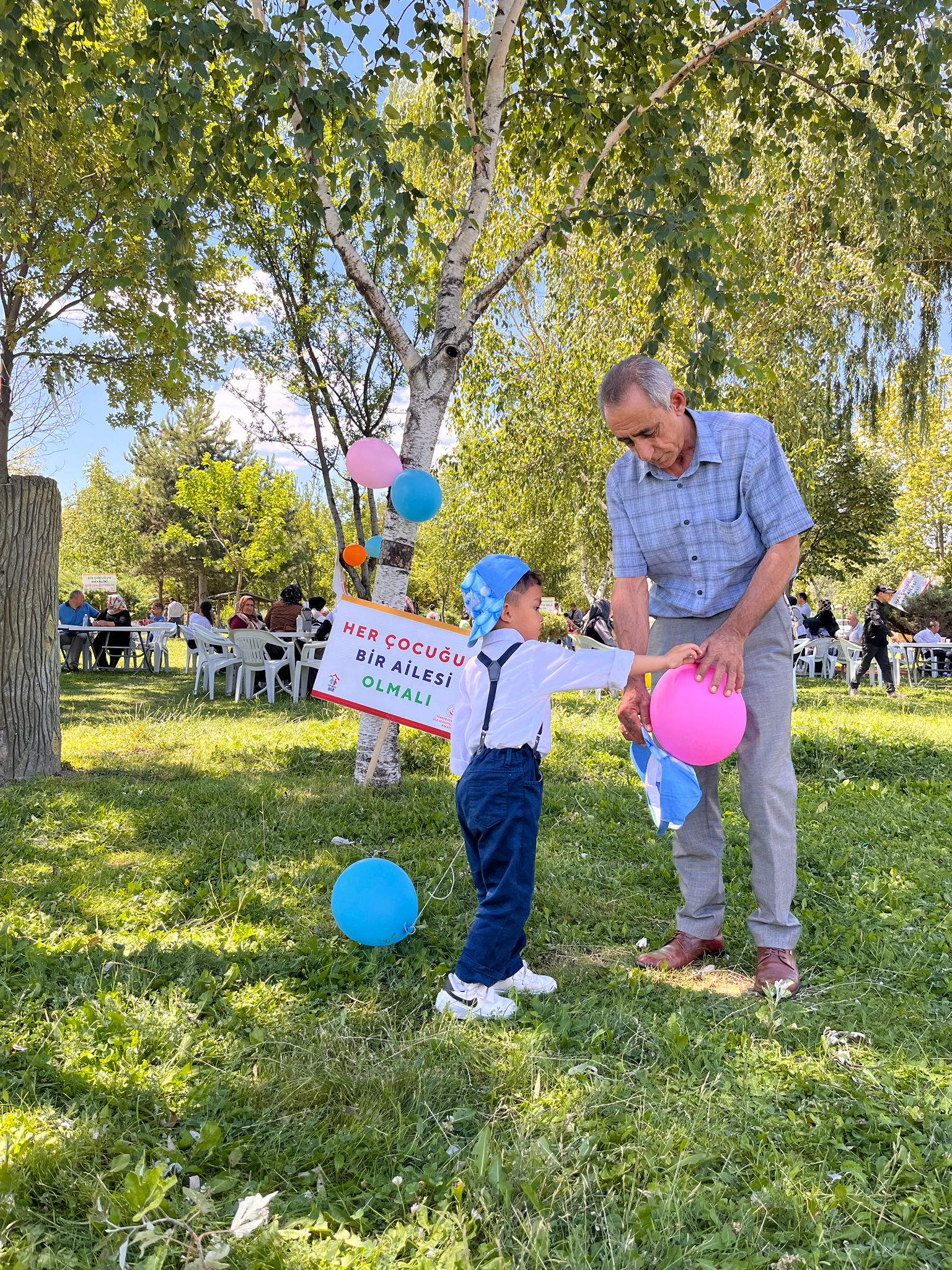 "Koruyucu Aile Günü"  Afyonkarahisar'da Koruyucu Aileler Şenlikte Buluştu