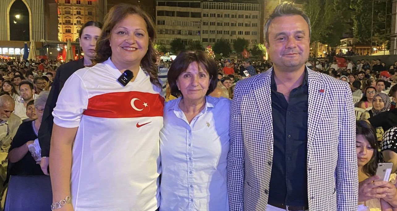 Başkan Köksal, Abay’ı Tebrik Etti: “İl Kadın Kolları Başkanı olarak seçilen Makbule Abay’ı tebrik eder, başarılar dilerim”