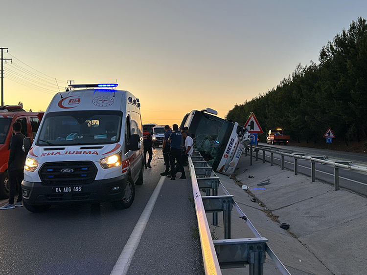 Afyonkarahisar – Uşak Karayolunda Kaza: 11 Yaralı
