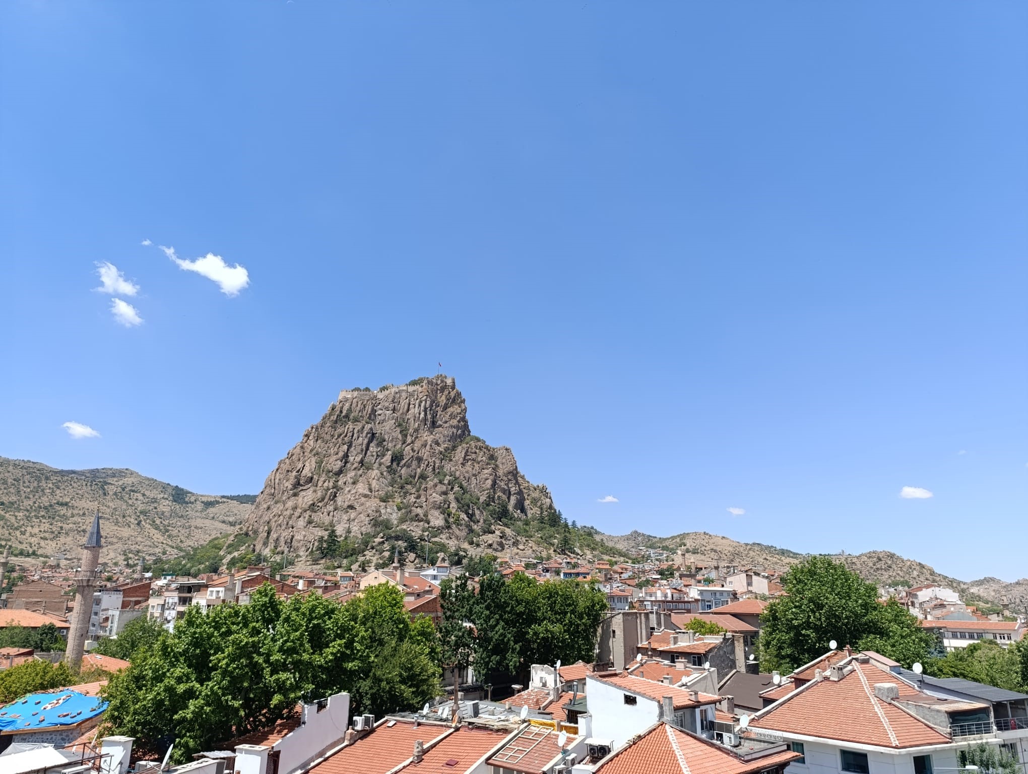 Afyonkarahisar Yeni Haftaya Serin Ve Açık Bir Havayla Başladı