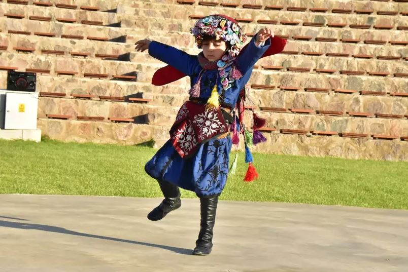 ÇOCUKLARIMIZ YAZ DÖNEMİNDE AFYON VE EGE YÖRESİNİN KÜLTÜREL OYUNUNU ÖĞRENECEK