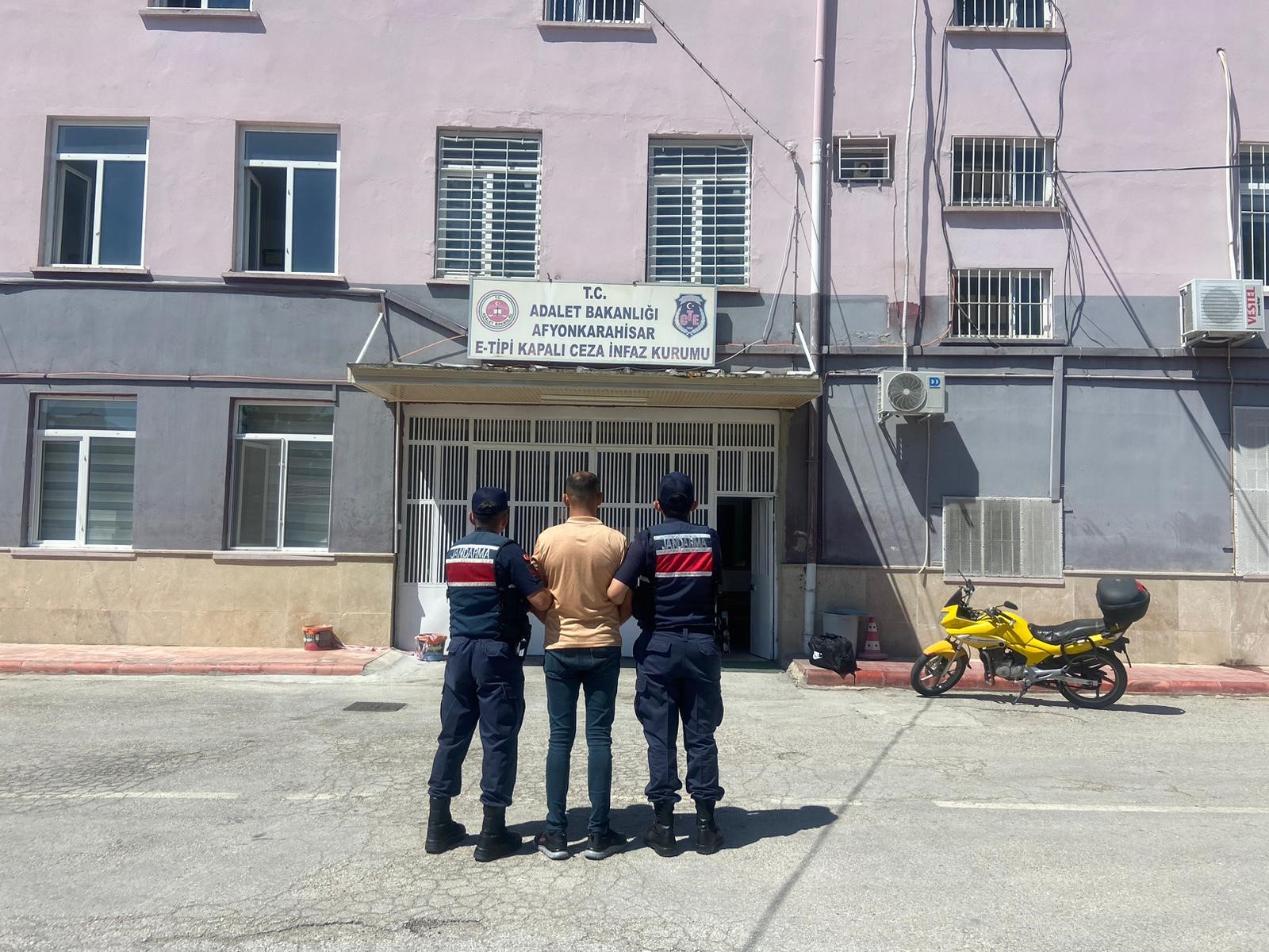 Uyuşturucu Madde Satmaktan 5 Yıl Hapisle Aranıyordu!