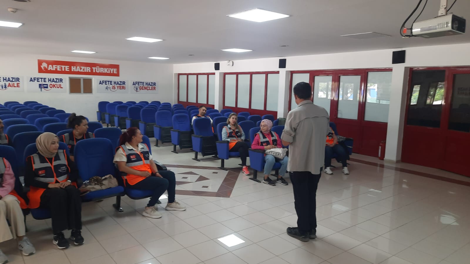 AFAD GÖNÜLLÜLERİNE ÖZEL SAHA EĞİTİMİ VERİLDİ