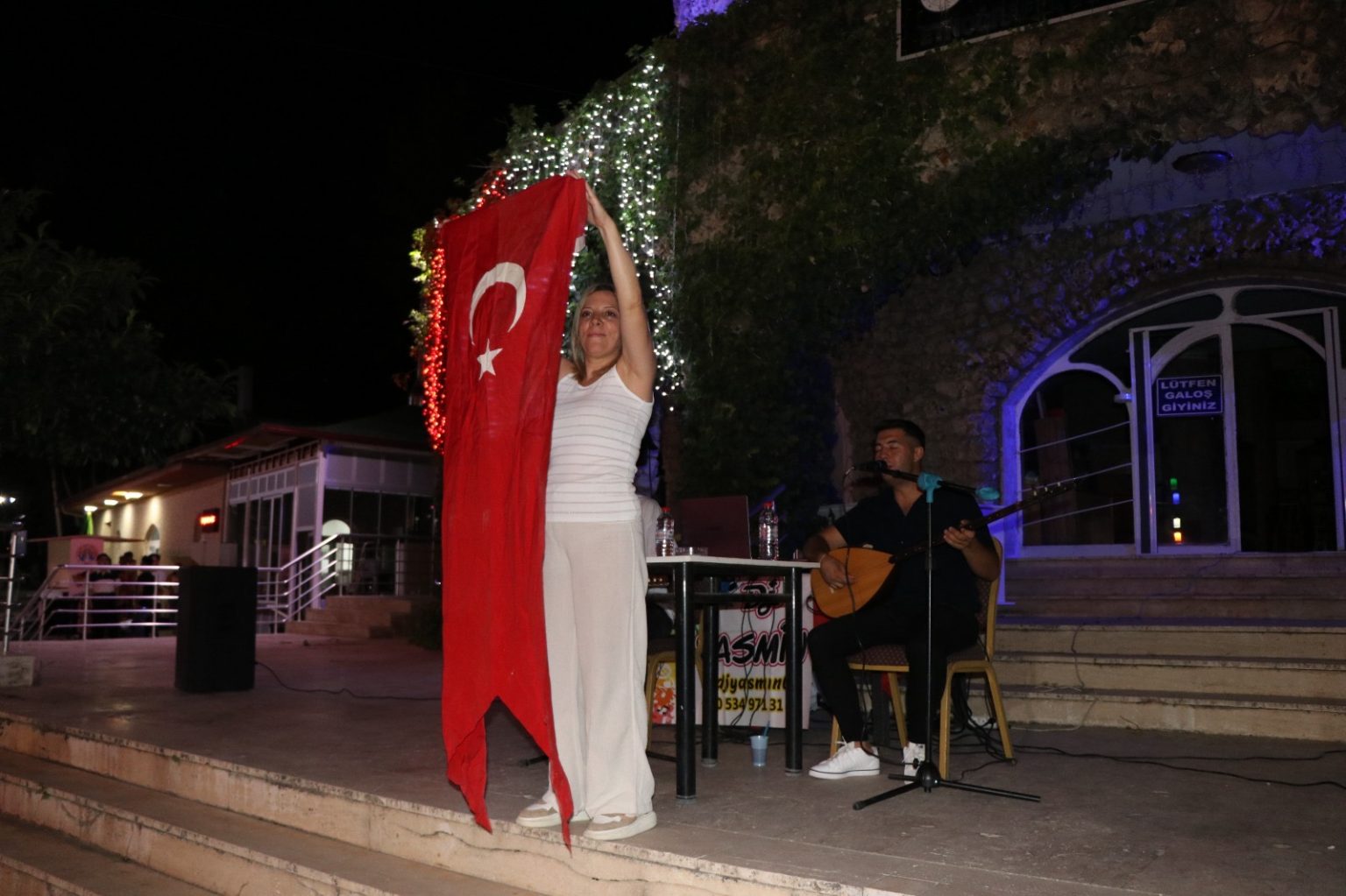 DİNAR HALKI MÜZİK GECESİNDE BİR ARAYA GELDİ