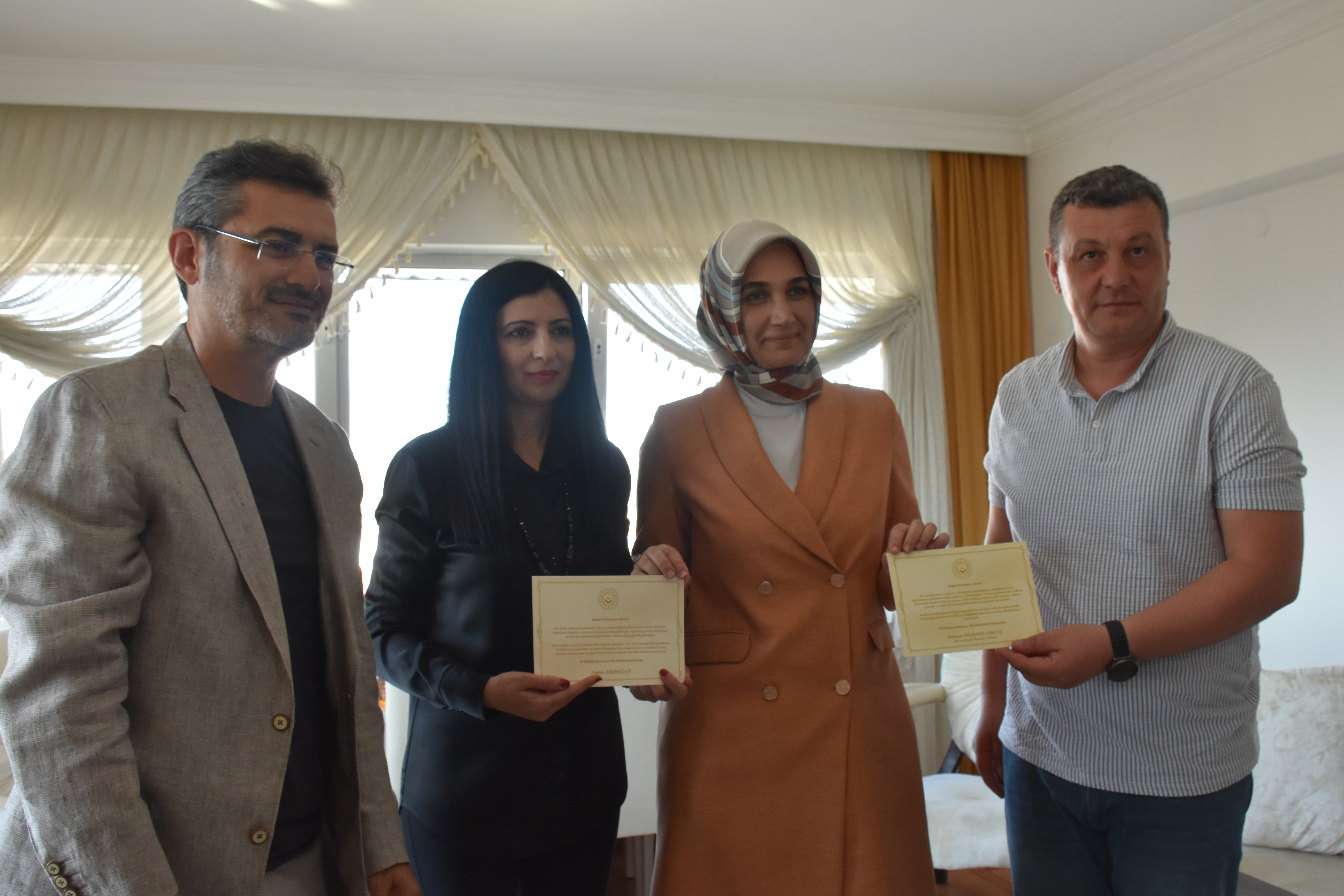Emine Erdoğan’dan Afyonlu Koruyucu Aileye Tebrik!