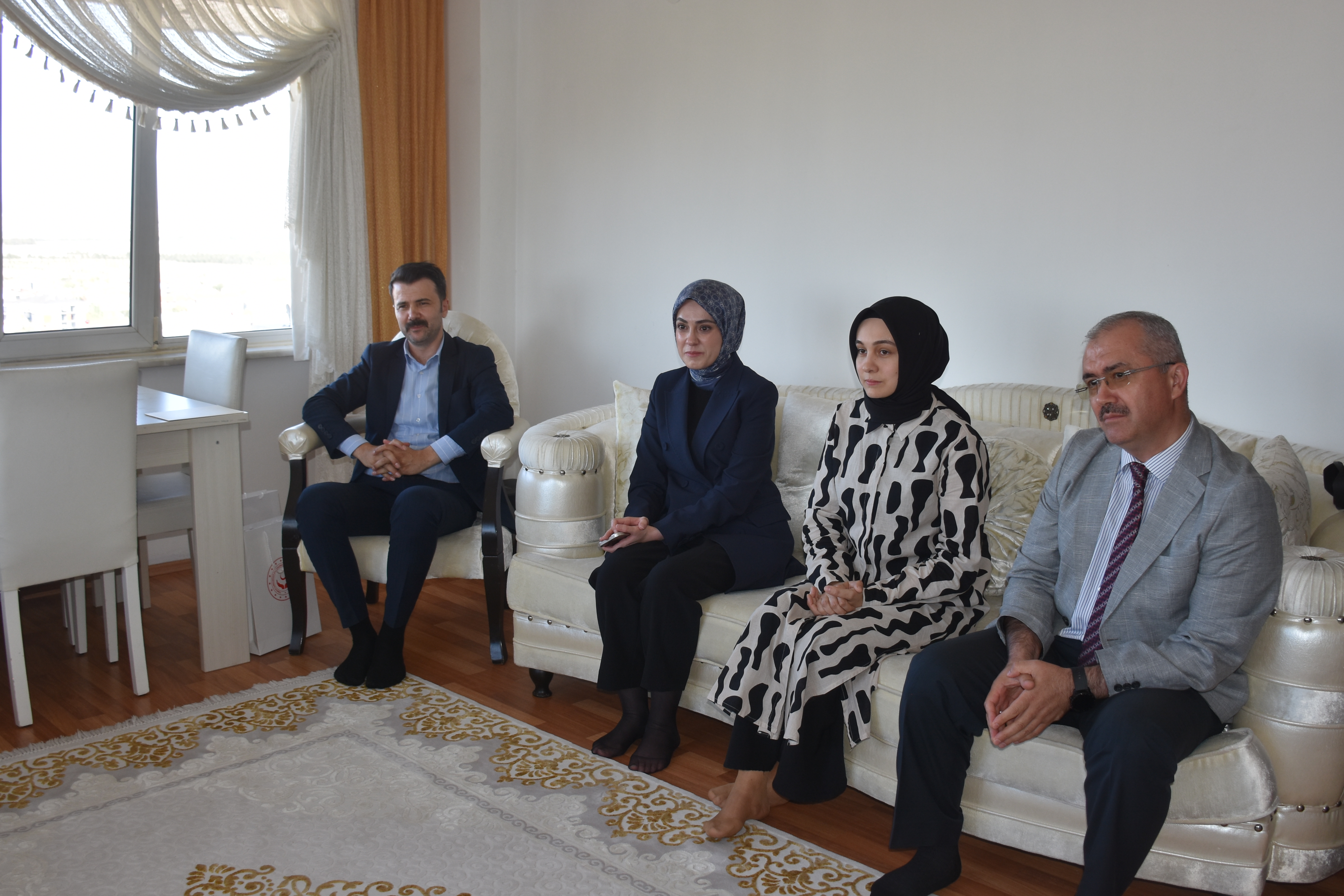 Emine Erdoğan’dan Afyonlu Koruyucu Aileye Tebrik!