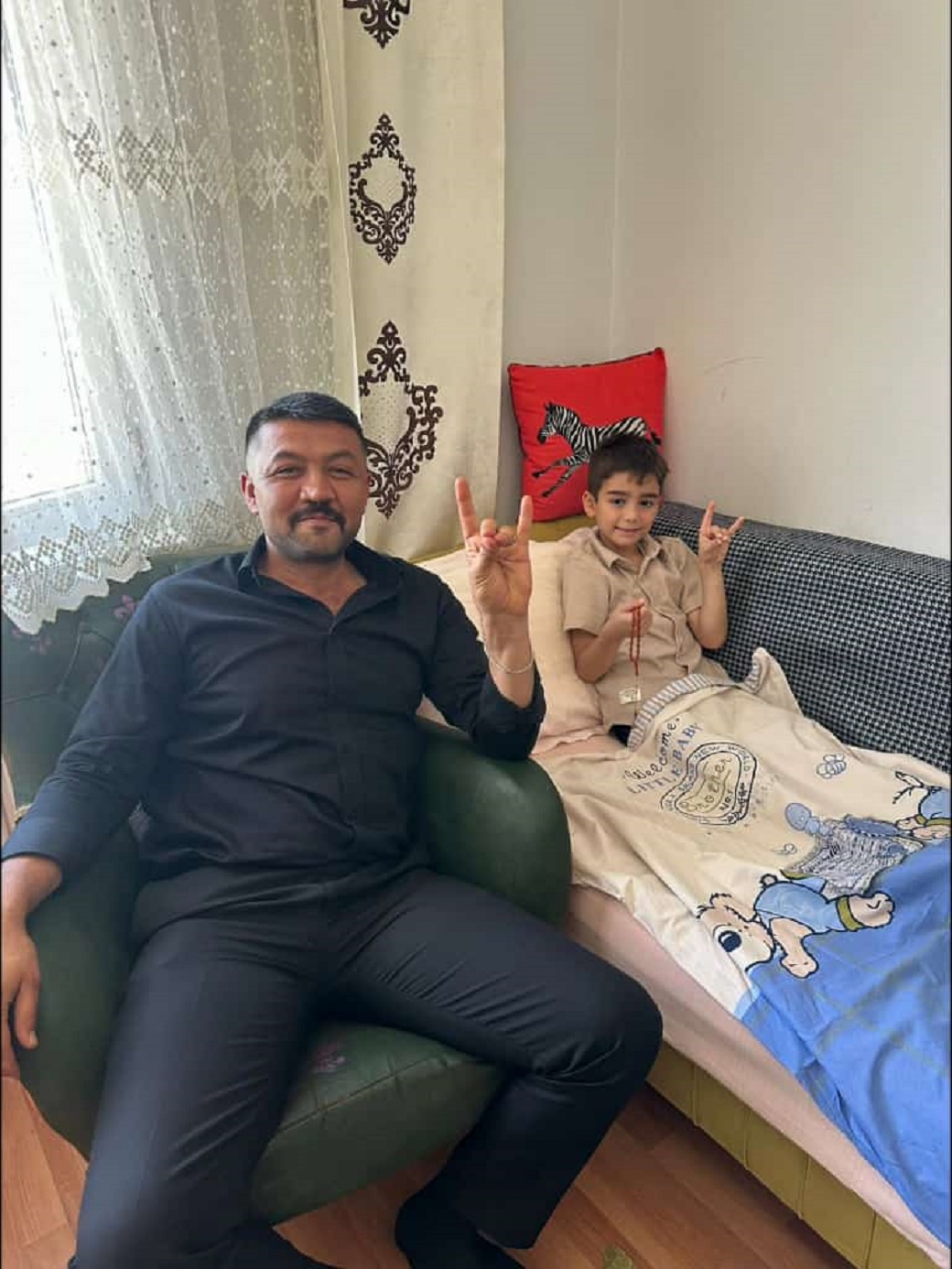 “ TÜRKLÜK VE VATAN BİLİNCİNİ GENÇ NESİLLERE AŞILIYORLAR”