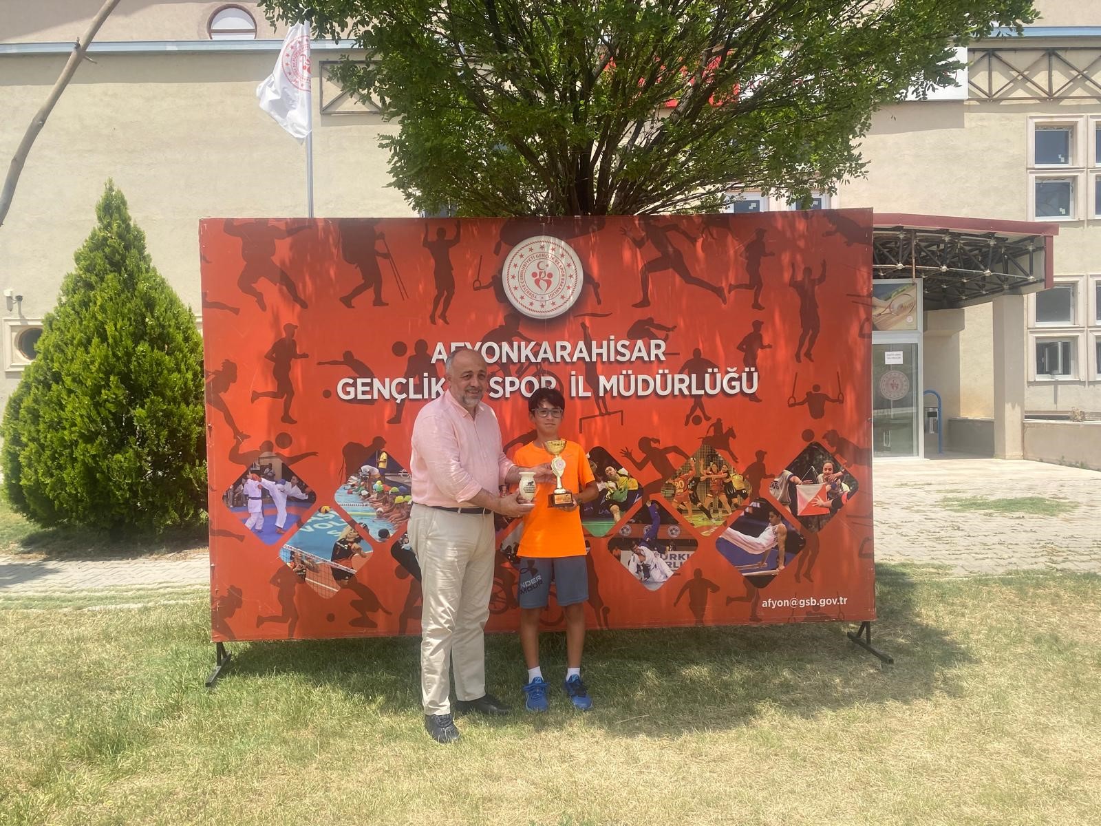 12 Yaş Tenis Yaz Kupası Turnuvası'nda Şampiyonlar Belli Oldu