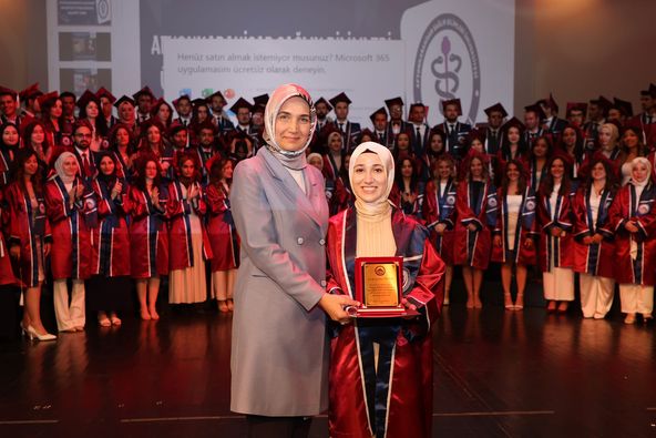 AFSÜ'DE MEZUNİYET  COŞKUSU