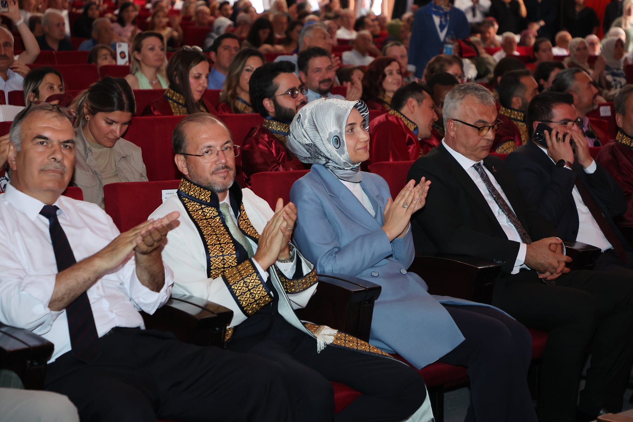 AFSÜ'DE MEZUNİYET  COŞKUSU