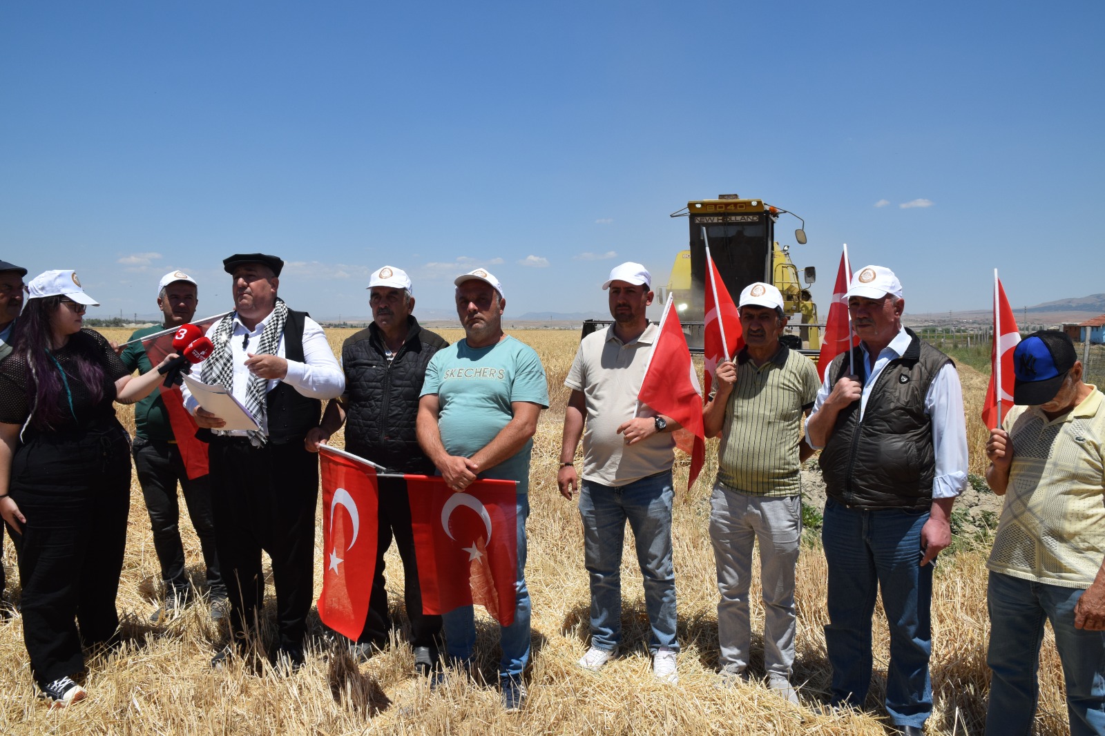 "TÜRK ÇİFTÇİSİ KENDİ KADERİ İLE YALNIZ BIRAKILMIŞTIR"