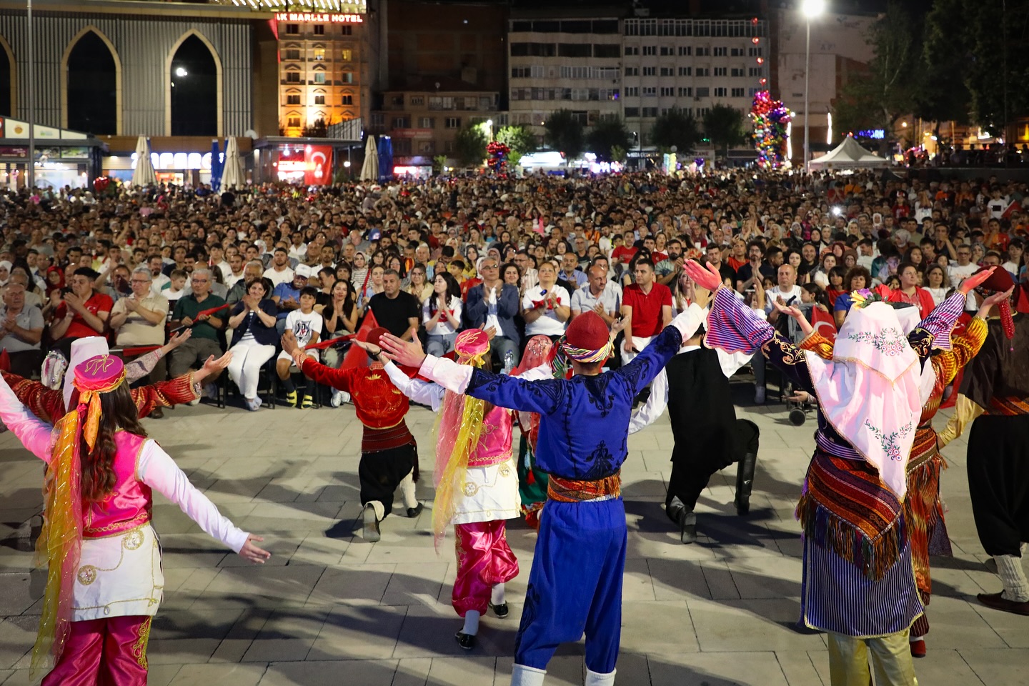 MİLLİ MAÇ HEYECANINI HEP BİRLİKTE YAŞADIK