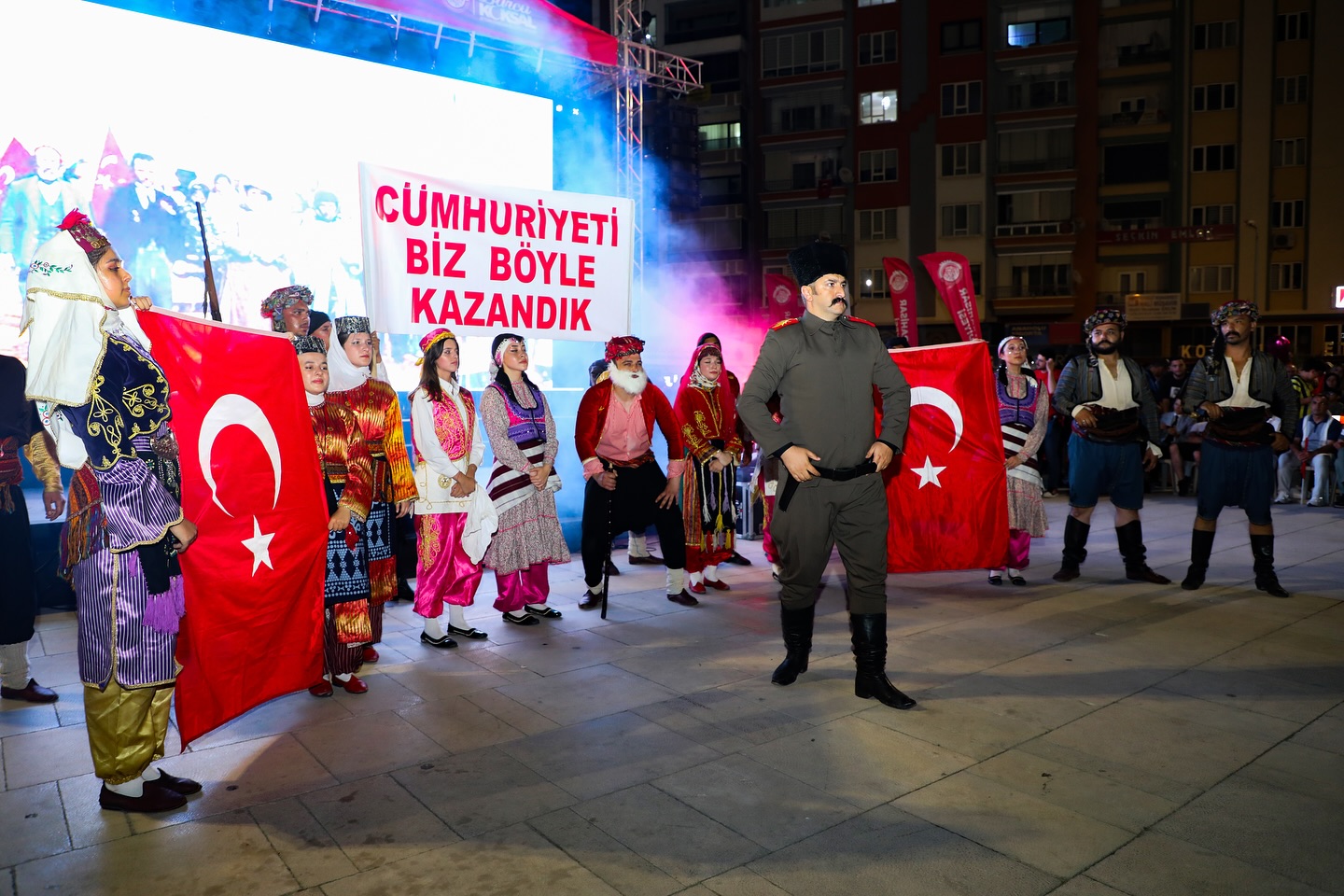 MİLLİ MAÇ HEYECANINI HEP BİRLİKTE YAŞADIK