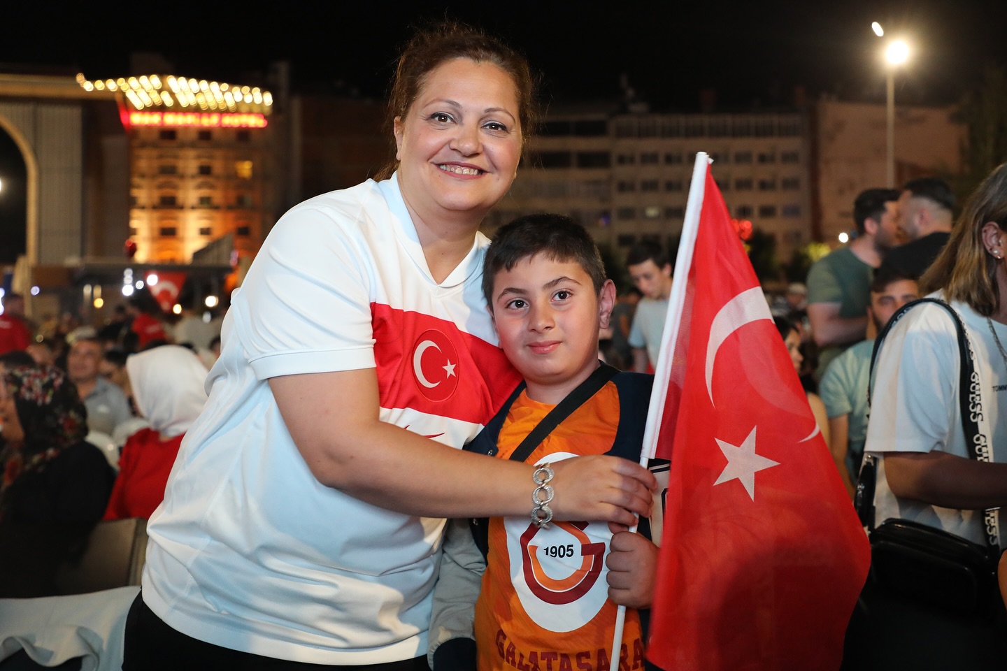 MİLLİ MAÇ HEYECANINI HEP BİRLİKTE YAŞADIK