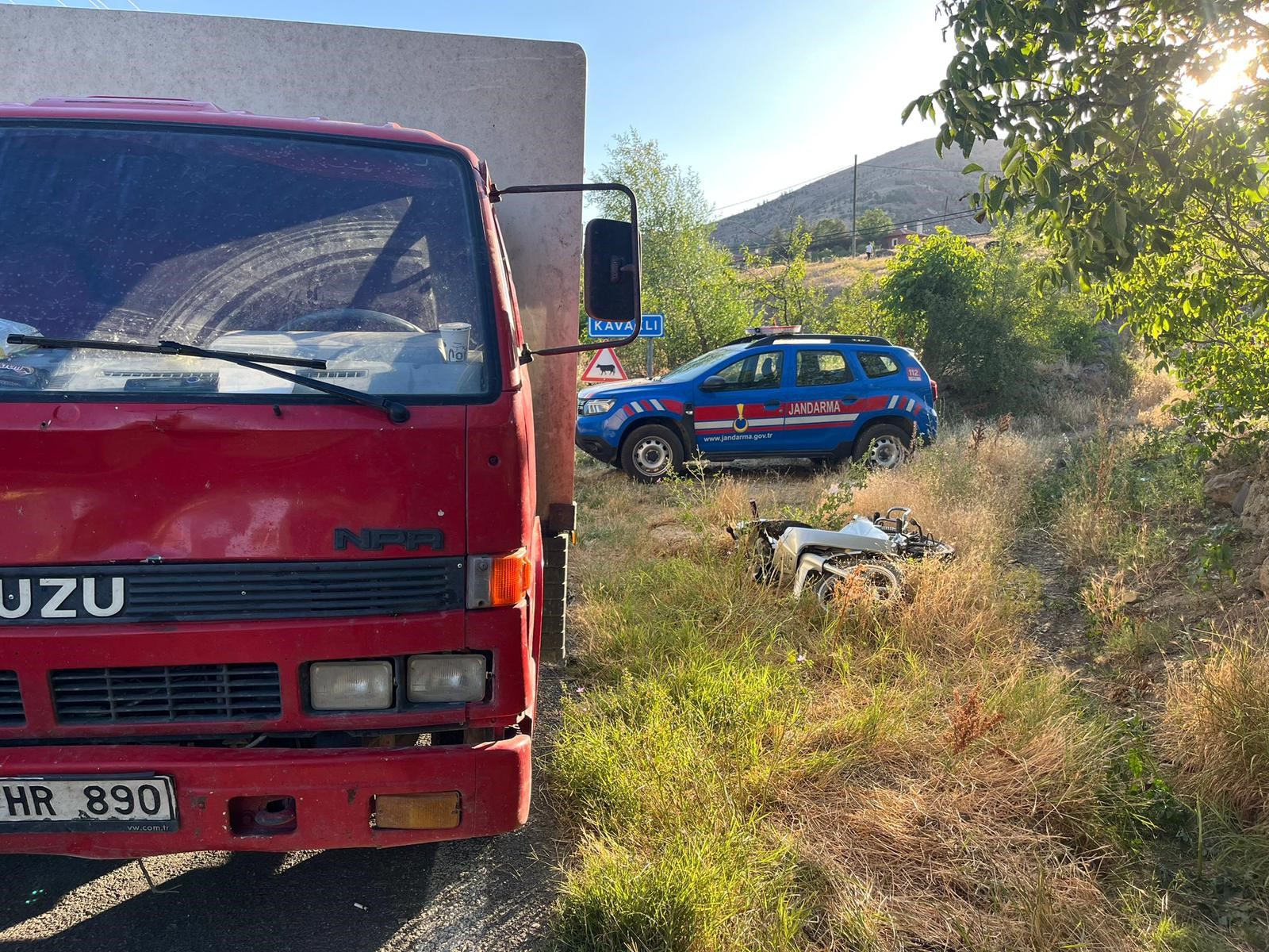 Şuhut'ta Kamyonet ve Motosiklet Çarpıştı, 1 Yaralı 