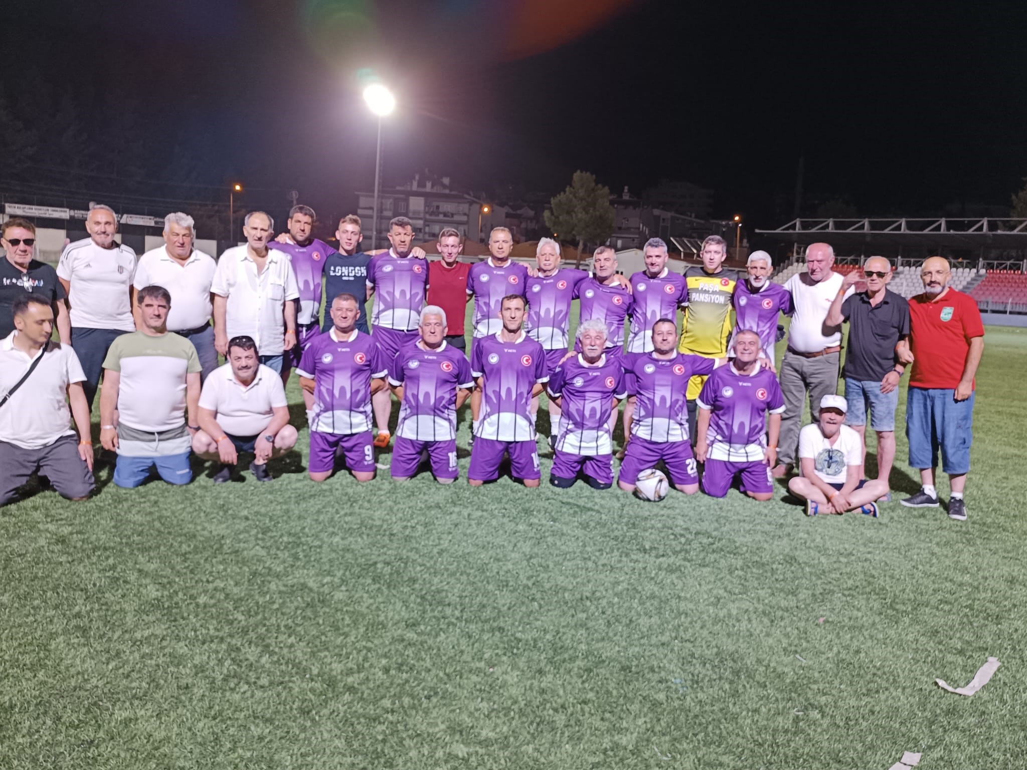 Afyon Masterler Kulübü, dostluk maçının ardından deniz keyfi yaptı!