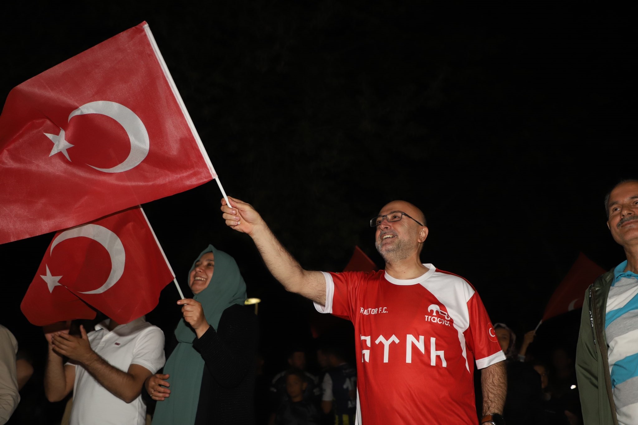 AK TEŞKİLAT İHSANİYE’DE ZAFERİ KUTLADI