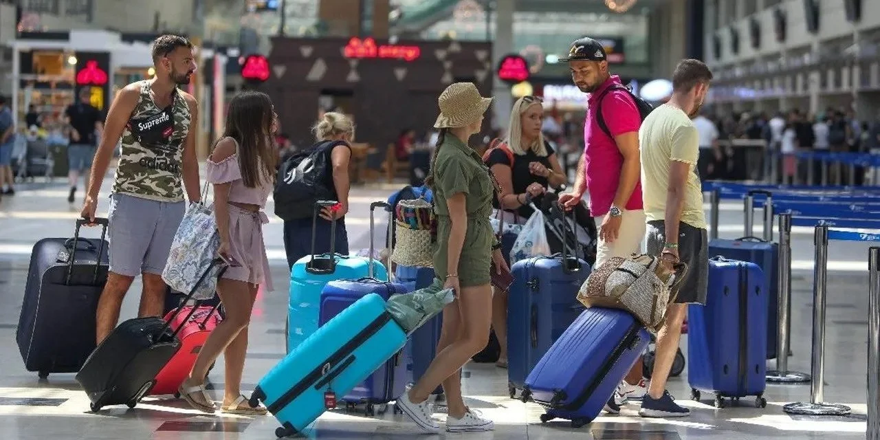 Ruslar Afyon'u Keşfetmeye Başladı! Afyonkarahisar, Rus Tatilcilerin Yeni Favori Adresi Olarak Parlıyor