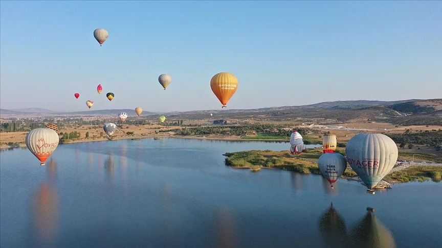 Ruslar Afyon'u Keşfetmeye Başladı! Afyonkarahisar, Rus Tatilcilerin Yeni Favori Adresi Olarak Parlıyor
