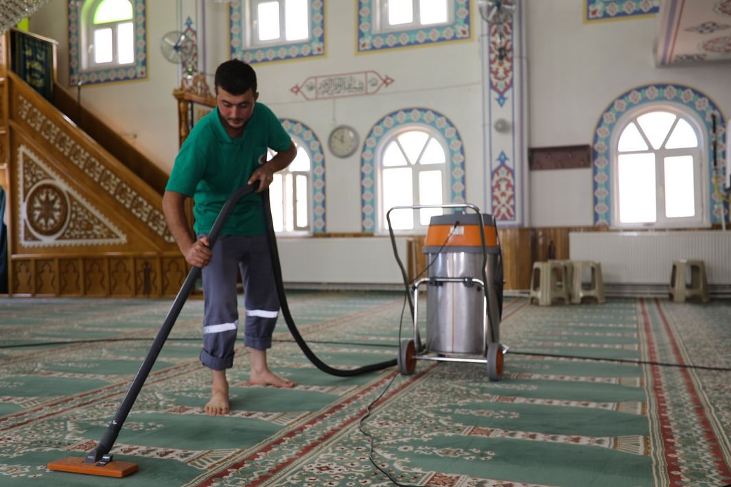 Afyonkarahisar Belediyesi Cami ve Kur’an Kurslarını Temizledi!