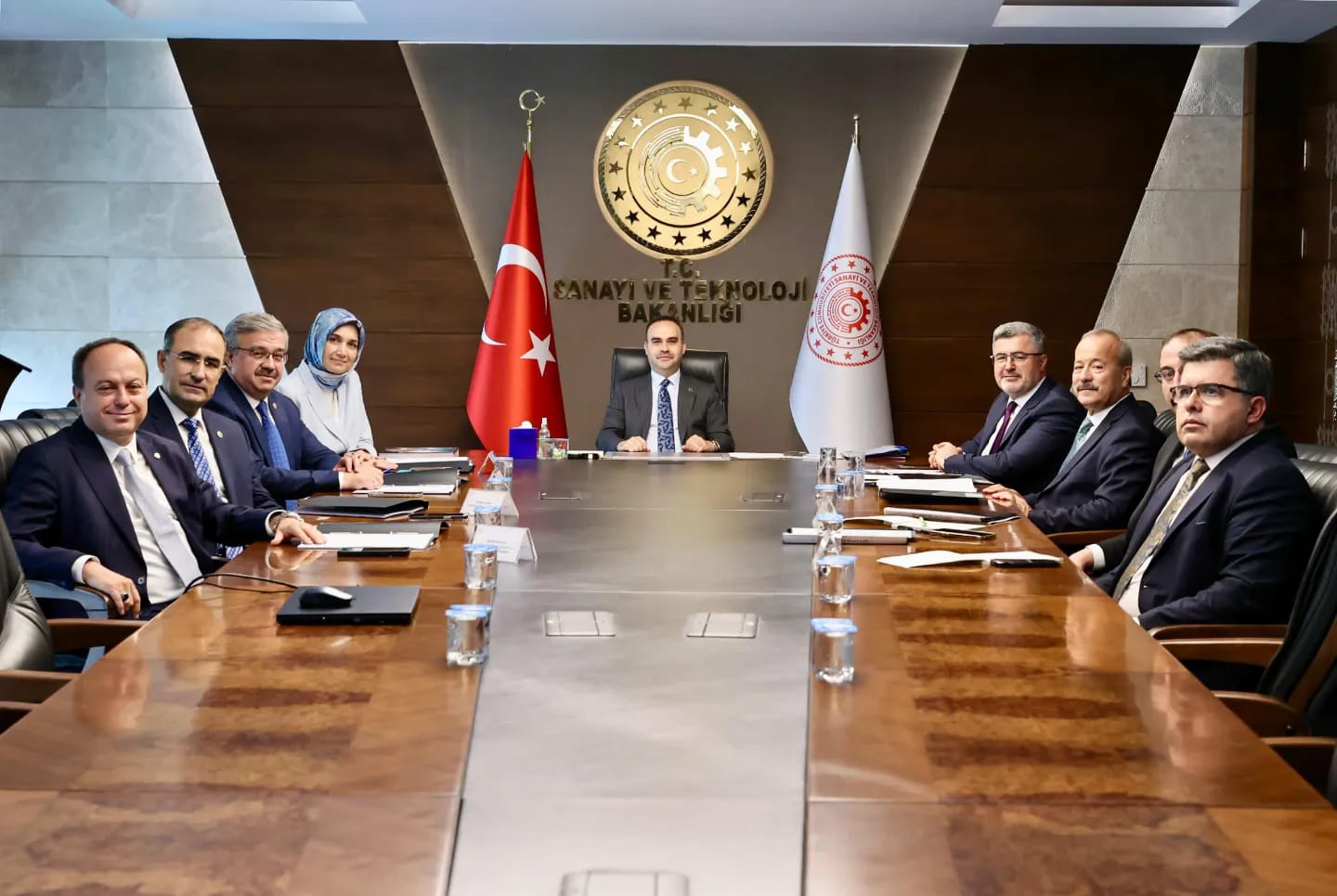 Afyonkarahisar Valisi ve Milletvekillerinden Sanayi ve Teknoloji Bakanı'na Ziyaret