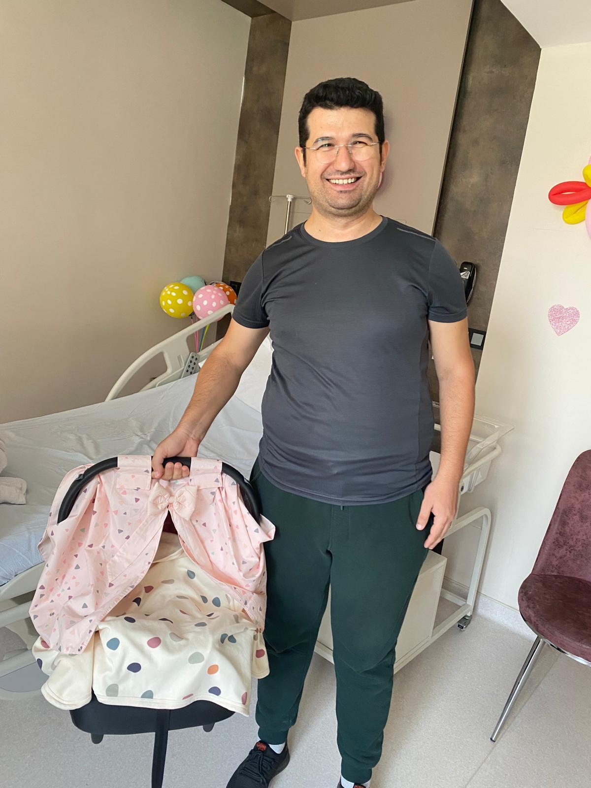 "Hoş geldin Elif Dora!"  Aydın Çifti, Yeni Doğan Kızları Elif Dora İçin Kimlik Başvurusunu Yaptı!